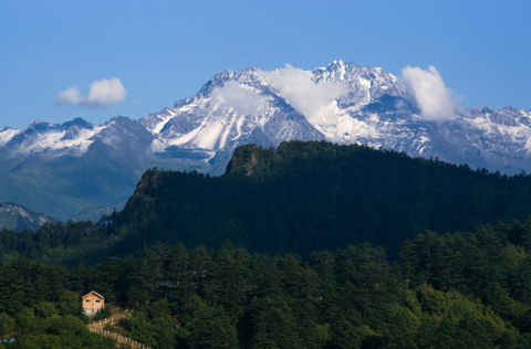 "雪山下的公园城市"成都的城市名片更响亮了!