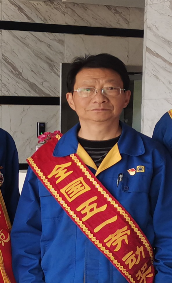 陈巍——全国五一劳动奖章获得者、成都市陈巍焊接技能大师工作室领办人