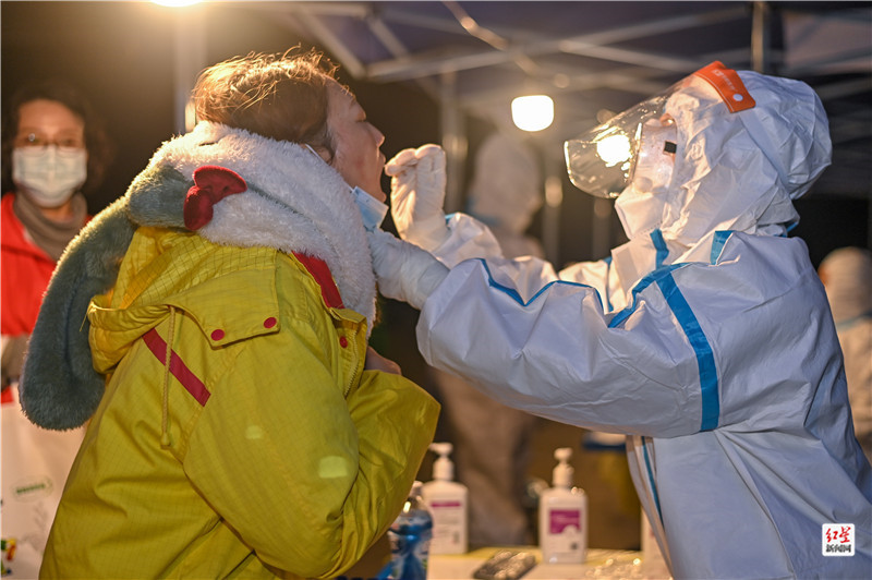 第一轮核酸检测现场[1]