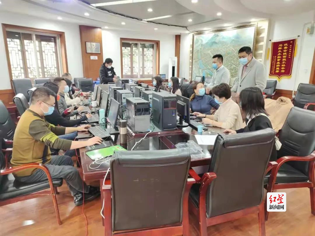 在灌口街道全天做电话排查工作_副本