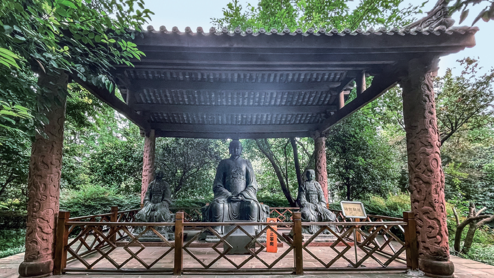 江渎神铜像