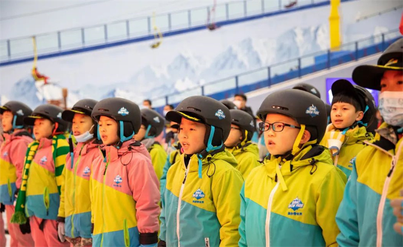 都江堰中小学生参与冰雪运动 供图 都江堰市委宣传部