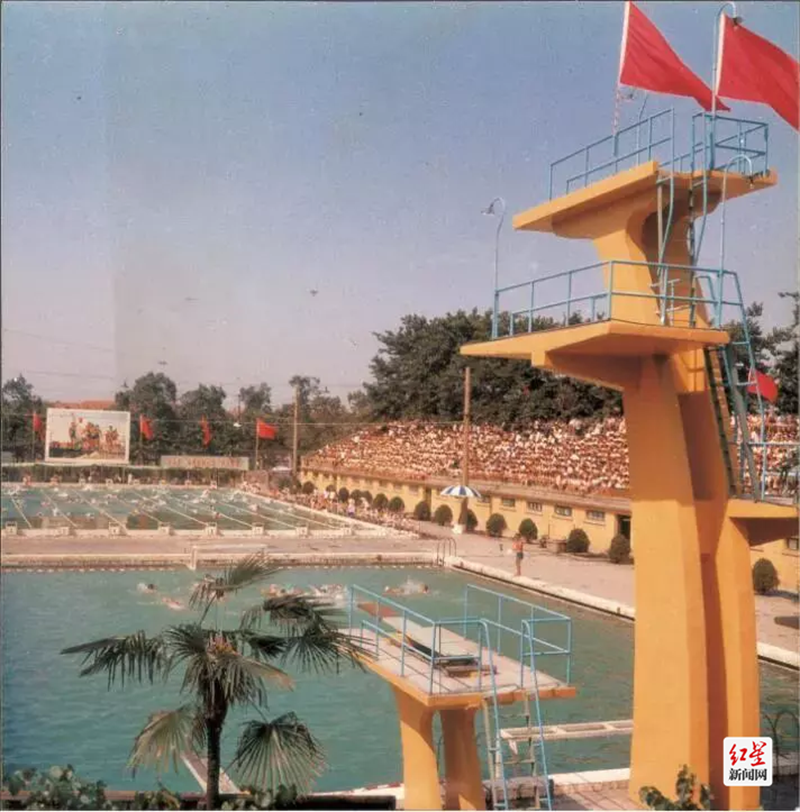 1957年建城的猛追湾游泳场跳水台。图片来源：猛追湾游泳场
