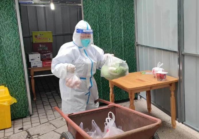 鹤山街道干柏社区纪委书记  王桃秀