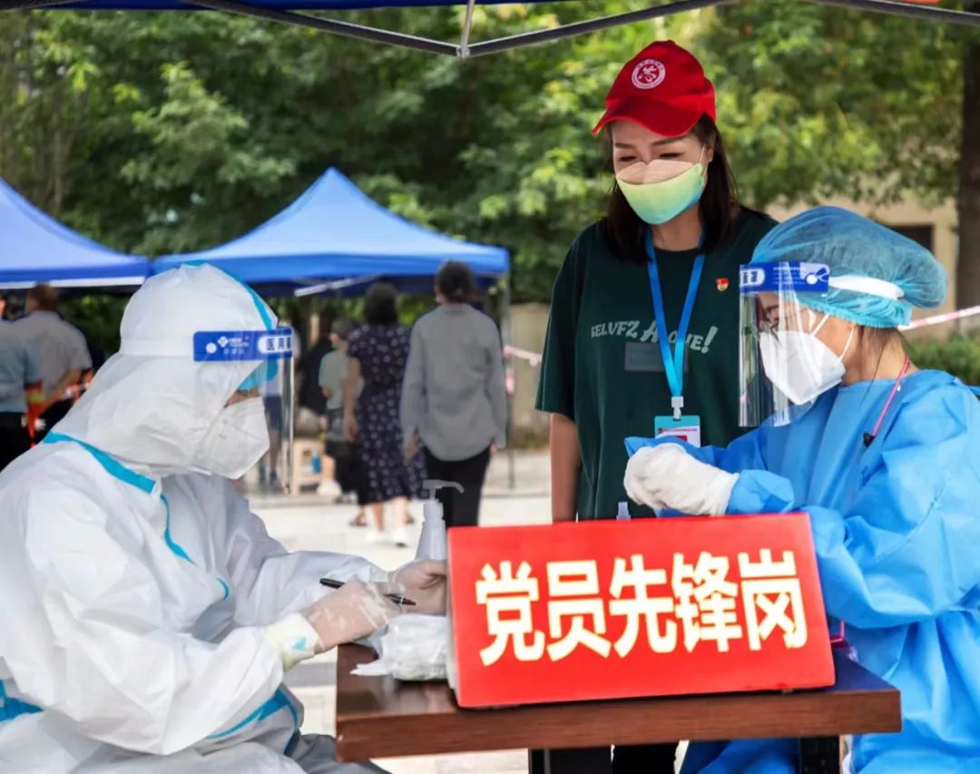 简阳党员先锋岗   摄影：邹文泗