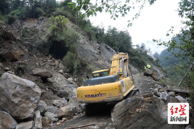 郝立艺 王岗坪乡至草科乡的道路1