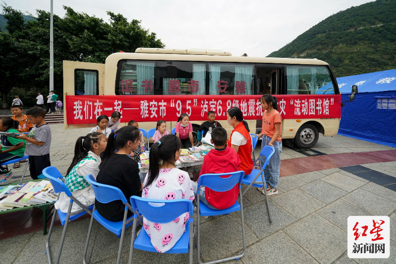 张家宁 王岗坪乡流动图书馆1