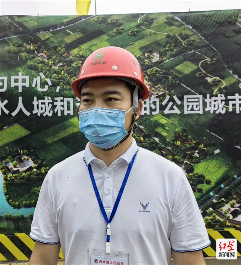 西来镇人民政府综合便民服务中心主任、驻西来镇铜鼓村第一书记严仕明