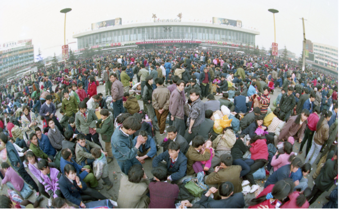 1994年的成都站站前广场（曹宁 摄）