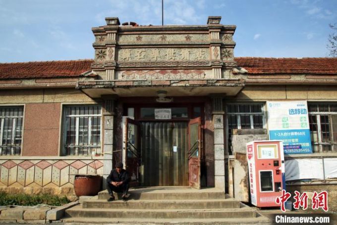 山东烟台一家充满20世纪80年代怀旧风的旧式“供销社”商店走红。　王娇妮 摄