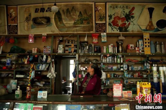 资料图：商店名为“辉石埠供销店”，至今保持着原来的模样。　孙睿姣 摄