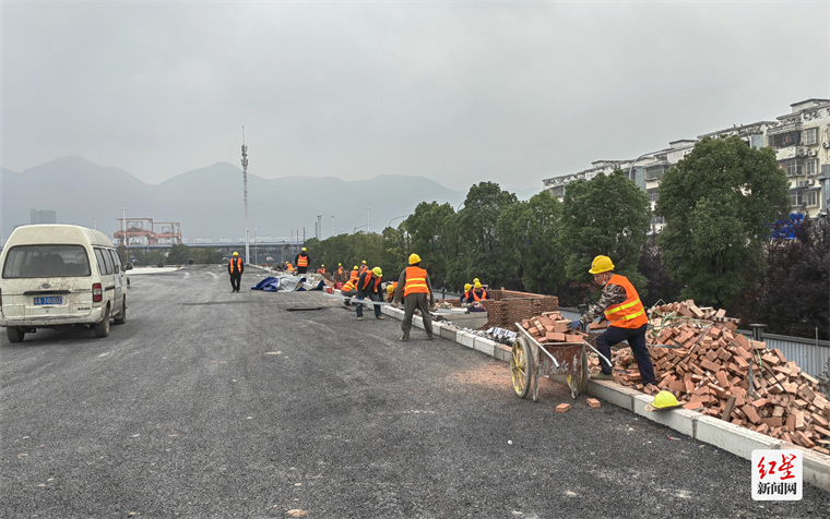 2.机场北线道路项目。雷杰  摄