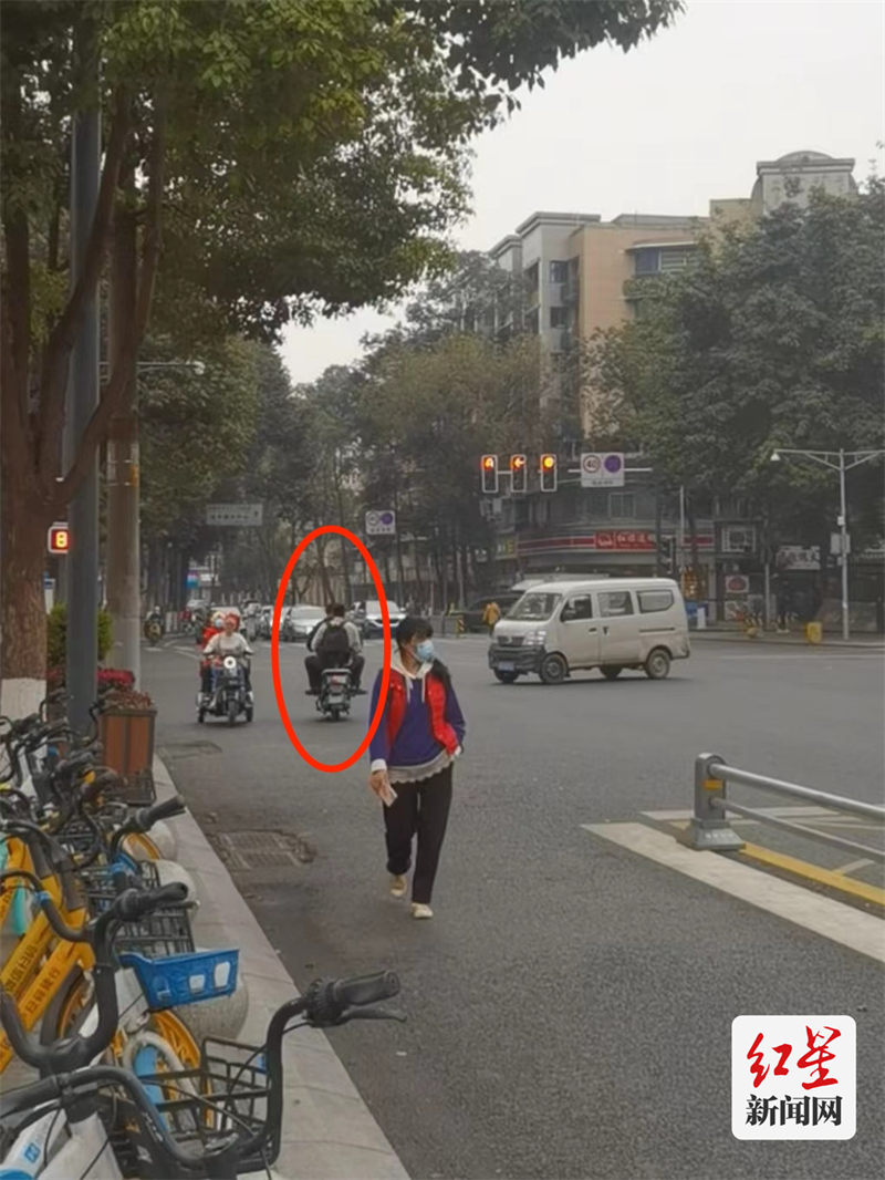 猛追湾街：非机动车逆行