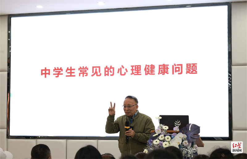 四川大学华西医学院心理学教授中国卫生部专家咨询委员会委员、中国心理学与压力管理品牌名师马渝根