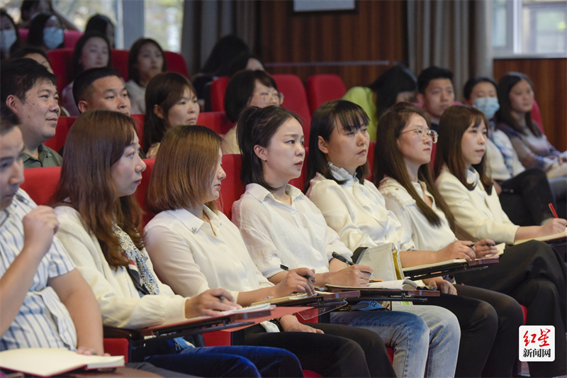 家长学堂公益讲座现场