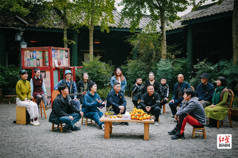 央视主持人撒贝宁来到铁牛村