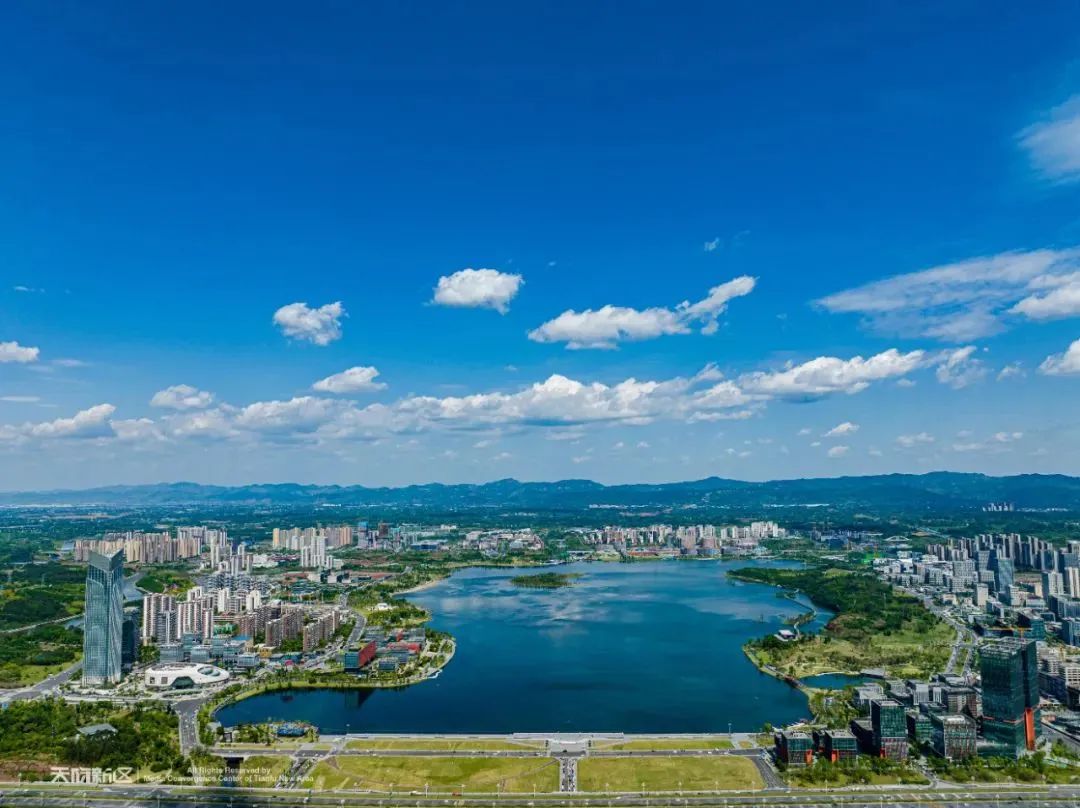 ↑四川天府新区兴隆湖景观。马骥 摄（人民视觉）