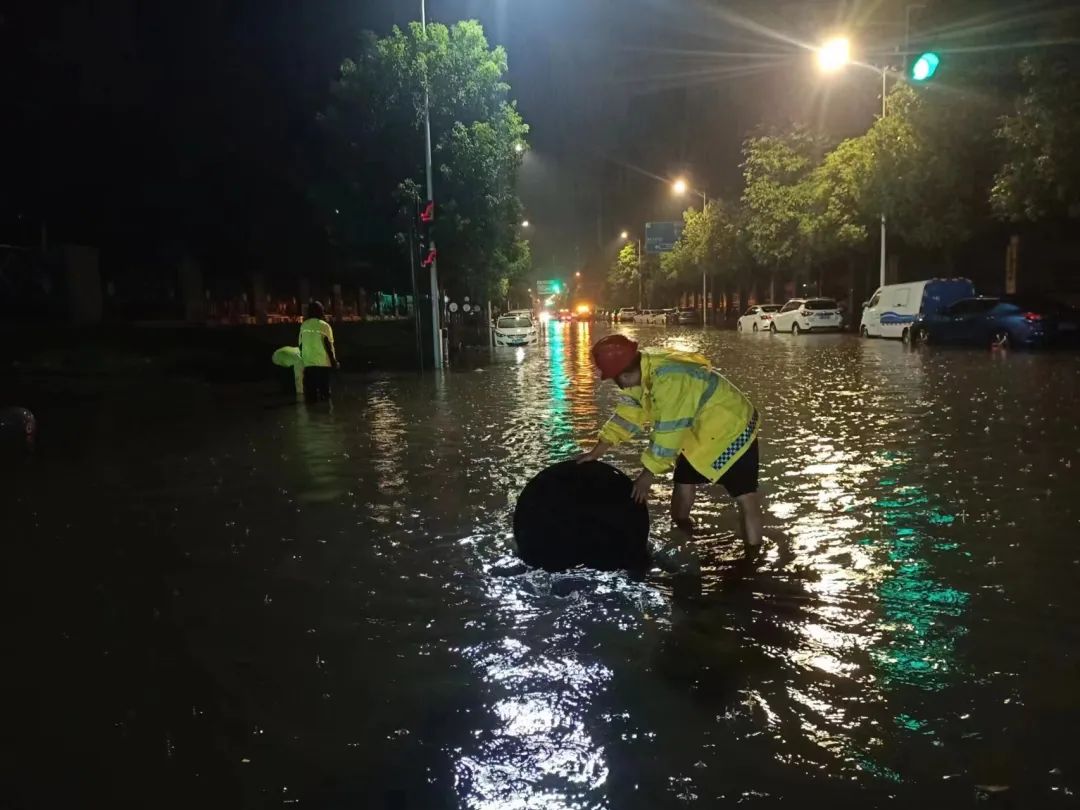 温江暴雨1
