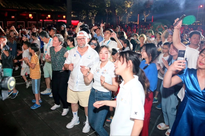2023成都国际友城青年音乐周高新区分会场，活动与成都大运会主旨结合，向全球展现世界赛事名城与国际音乐之都的魅力2