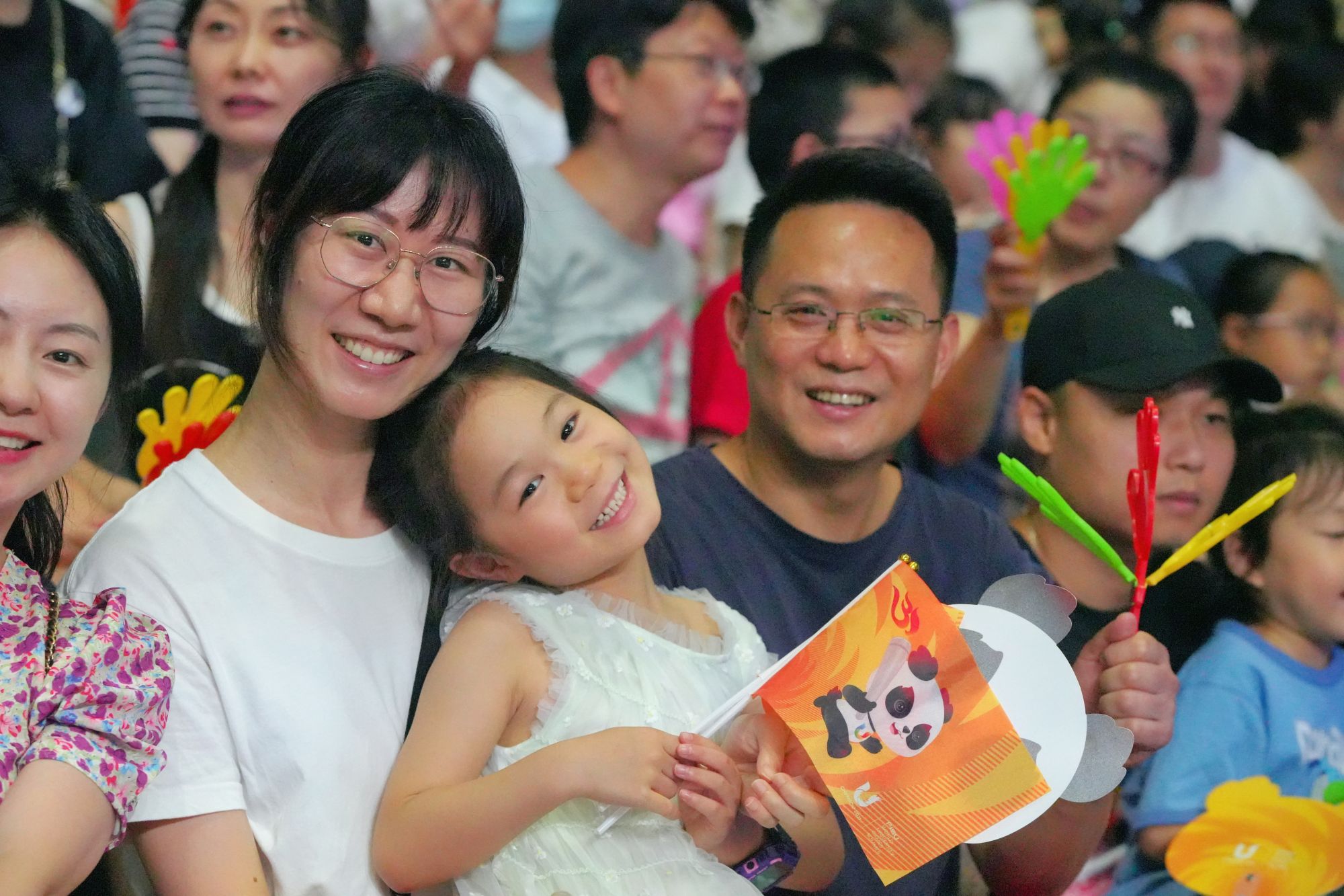 观众-7月31日，成都体育学院综合馆，集体5圈决赛，中国队荣获金牌，现场观众。摄影：古单宇
