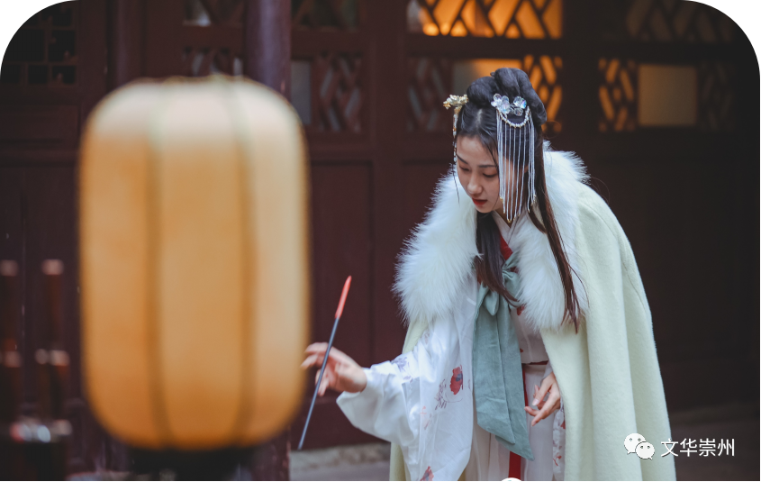 到唐人街特色街区穿越至盛唐长安街坊，感受文人笔下的“蜀州八景”；游千年园林罨画池博物馆，穿越到“陆游蜀州官居生活场景”之中。