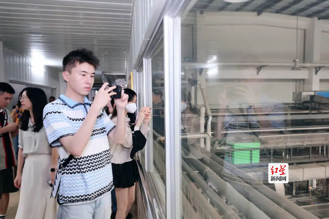 探秘中国“魔水”、打卡“西甲”文创、挑战“液体榴莲”……走进佛山，这样安排！2056