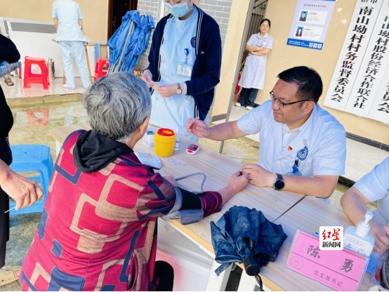 1_我为群众办实事——简阳市卫健系统开展大型巡回义诊活动224