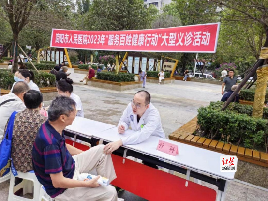 1_我为群众办实事——简阳市卫健系统开展大型巡回义诊活动804