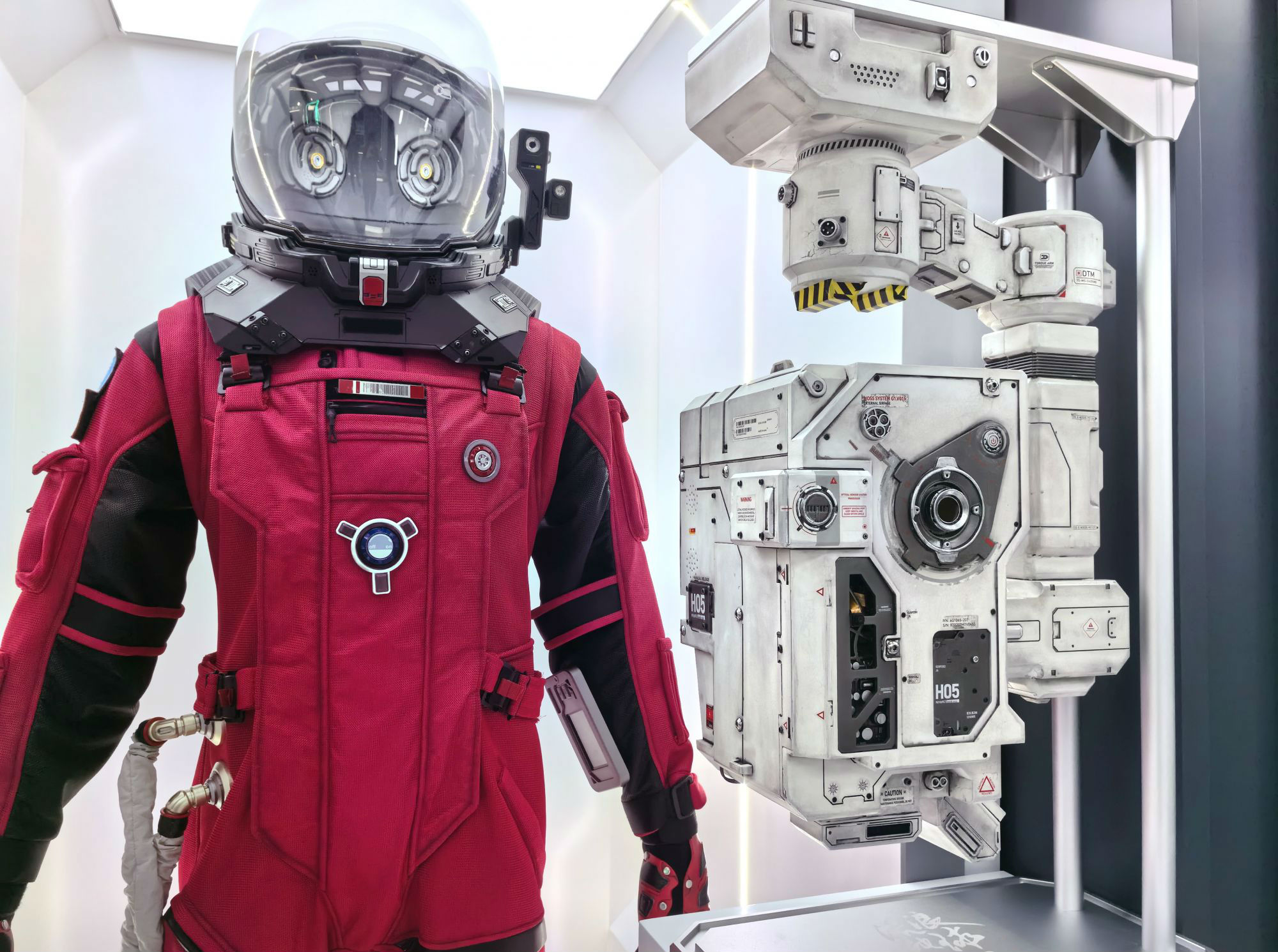 10月18日，成都科幻馆，展出的宇航服。 1  摄影 张翔升