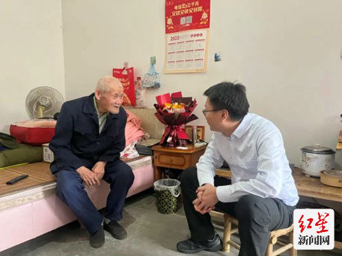 蒲江县开展以“传承抗美援朝精神”为主题的思想政治教育课；组织驻蒲官兵、少先队员到成都战役烈士陵园为抗美援朝牺牲烈士扫墓；组织优秀少先队队员到抗美援朝老战士家中，向老兵赠送鲜花和手工作品，听老战士讲抗美援朝历史故事；镇（街道）公立医院为全县所有抗美援朝老战士进行免费入户体检咨询，并指导老兵合理用药；组织抗美援朝老战士及家属观看主题电影等，以实际行动体现对抗美援朝老战士的尊崇。