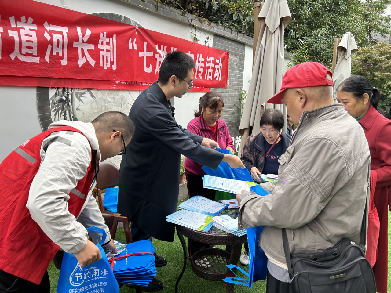 青白江区 河长制进社区2
