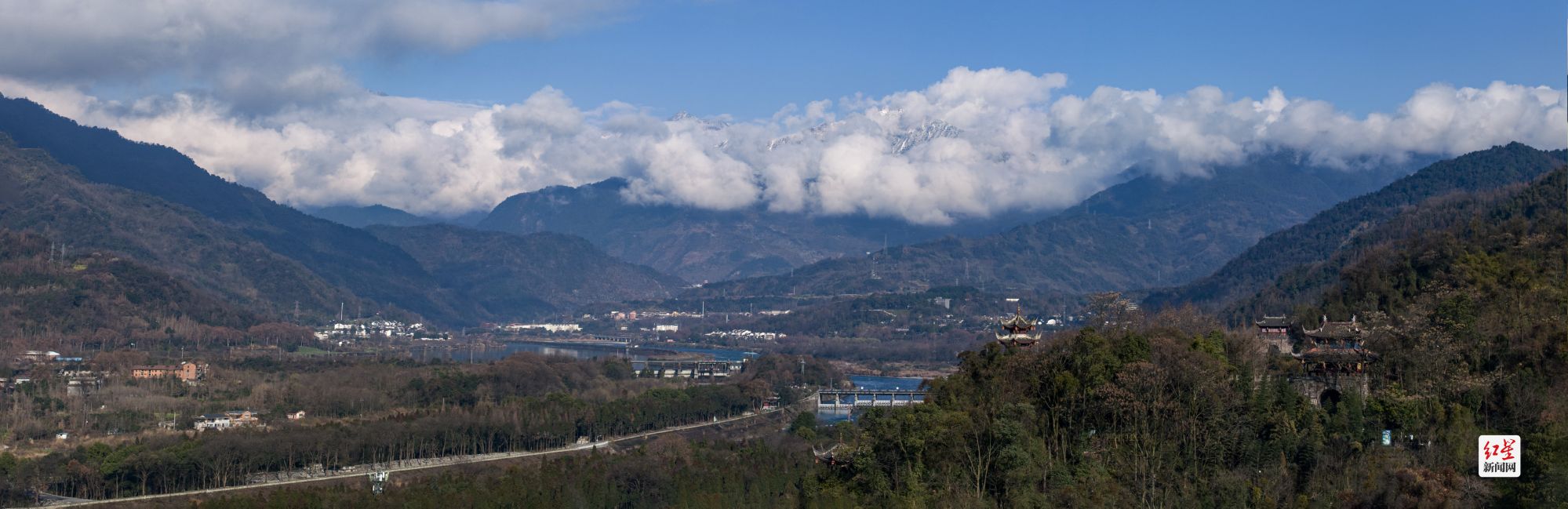 都江堰雪山图景    摄影：何勃 (8)