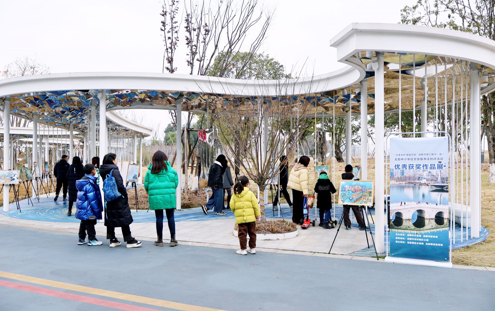 “水美乡村 最美河湖”成都市第三届河（湖）主题中小学征文绘画书法创评活动优秀获奖作品展 (1)