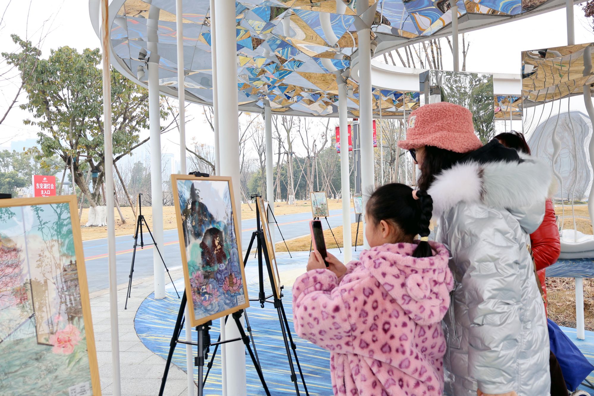 “水美乡村 最美河湖”成都市第三届河（湖）主题中小学征文绘画书法创评活动优秀获奖作品展 (4)