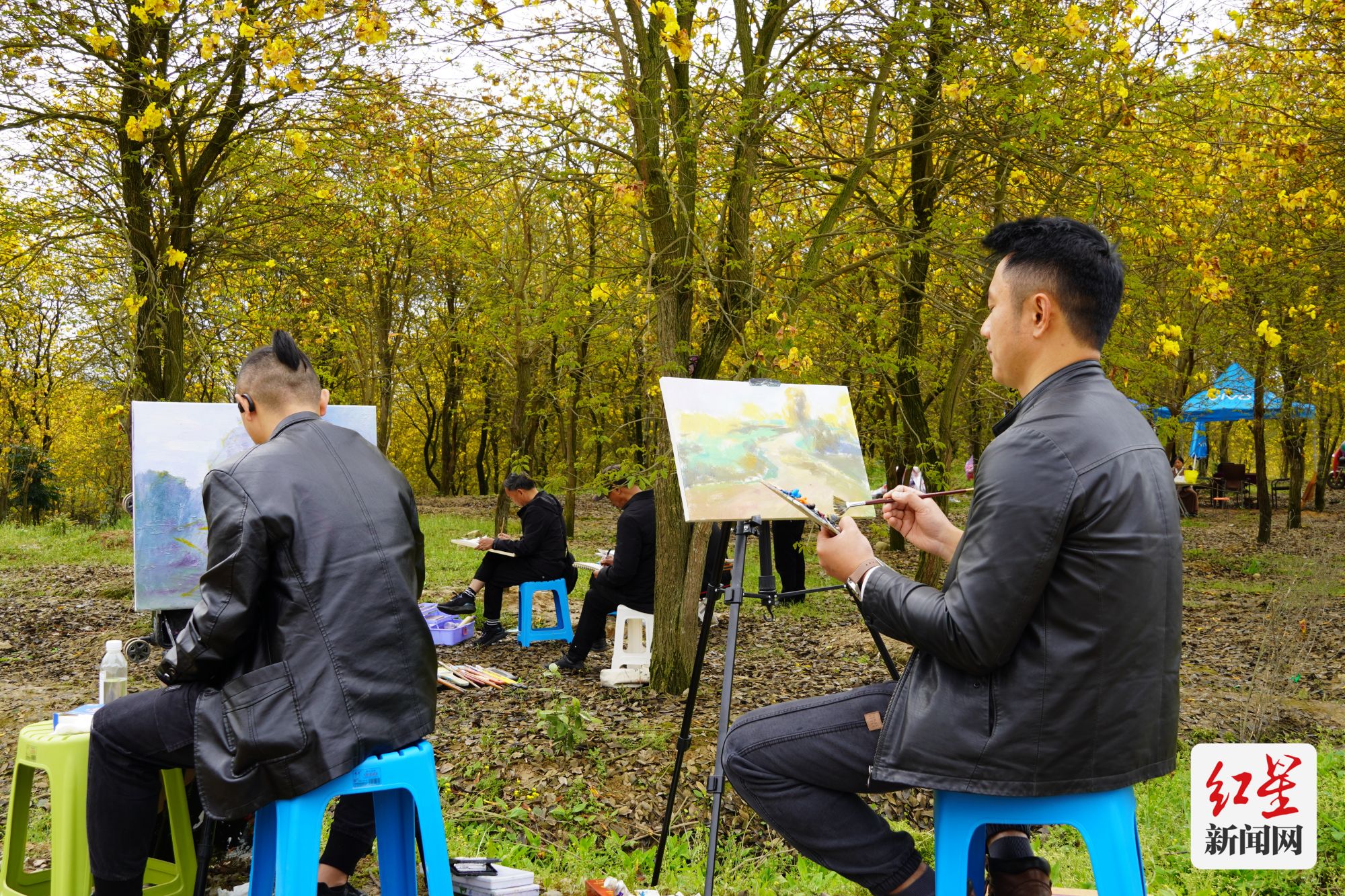 OG真人 OG真人官网喜迎世园会 邛崃举行“花重龙门山 文艺颂世园”水墨崃山写生活动(图1)