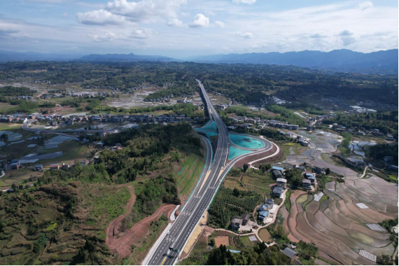 20240531【新闻通稿】川渝新通谈开梁高速 全线建成通车962