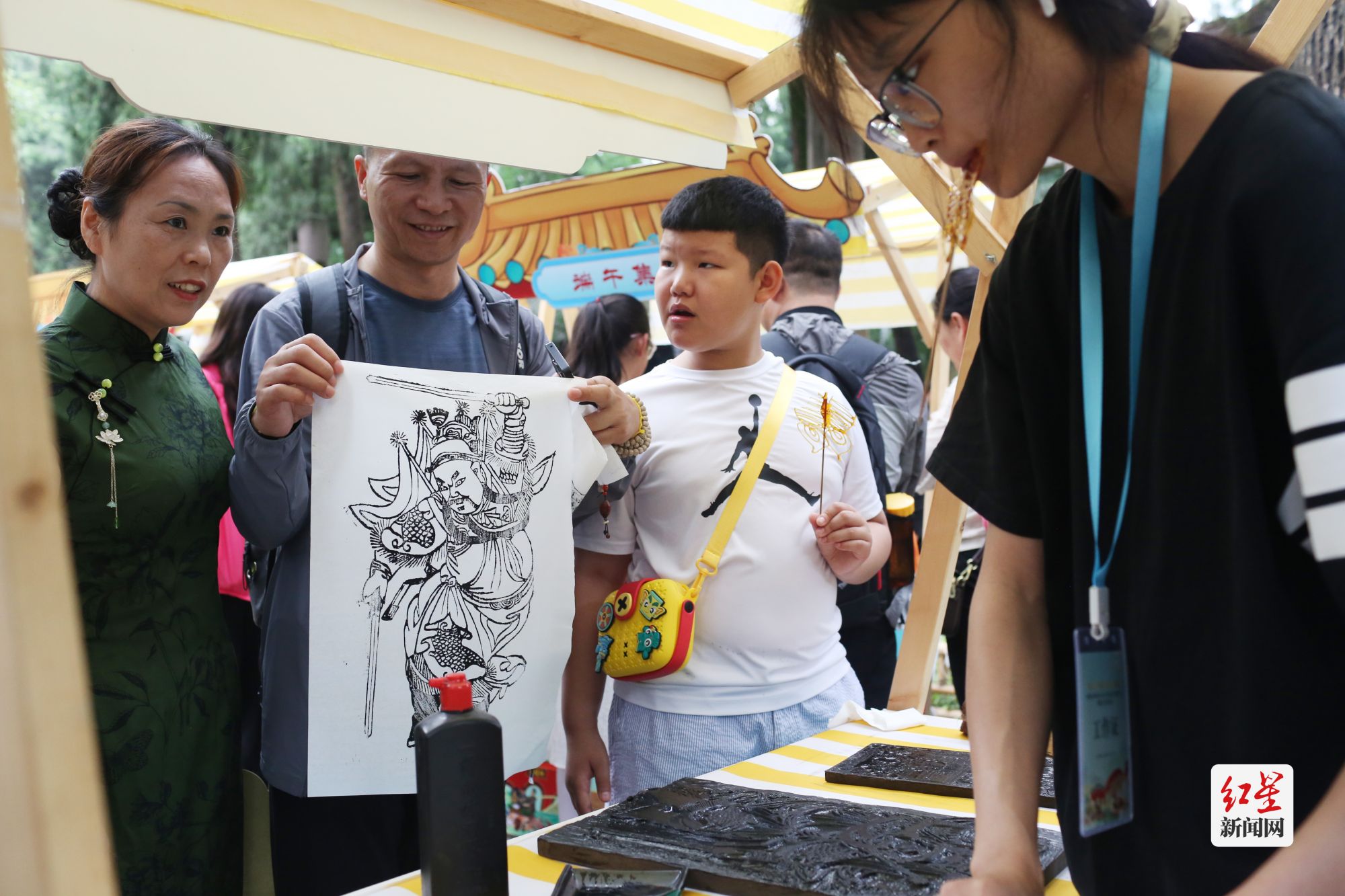 “端午传非遗 雅韵游武侯”非遗集市1（成都武侯祠博物馆供图）