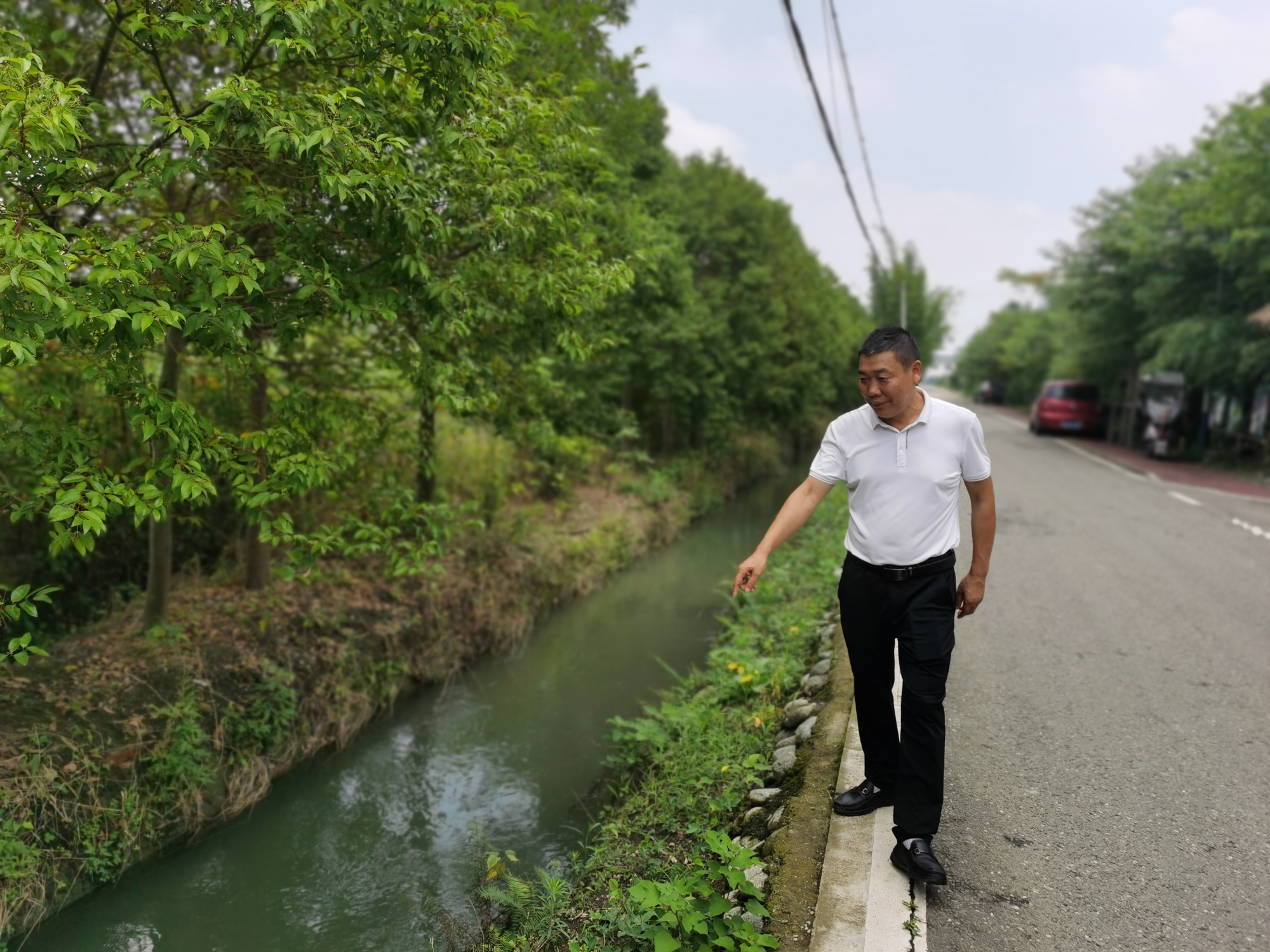 最美河湖卫士万孝成河长在巡河（摄影 田燕飞）1