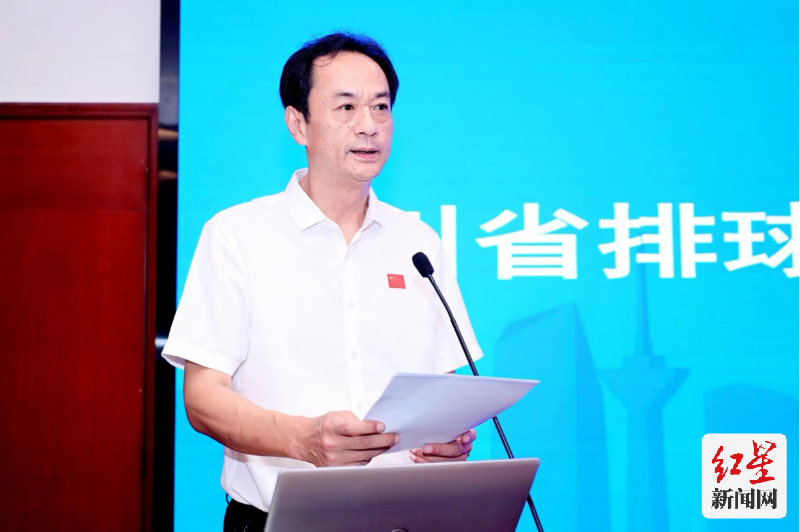 新当选理事长李军发言讲话。李军表示，对标我国“三大球”高质量发展的要求和兄弟省市排球项目的发展，协会的建设还面临诸多困难和挑战，我们要抓住我国体育强国建设新形势下的发展机遇。同时，李军提出了下一步工作思路与举措：一、坚持党建引领，为协会建设提供政治保障；二、加强自身建设，为社会和会员提供良好服务；三、推动排球运动普及，为全民参与度提供必要基础；四、同省排球中心通力合作，为夯实后备人才提供坚强支撑。