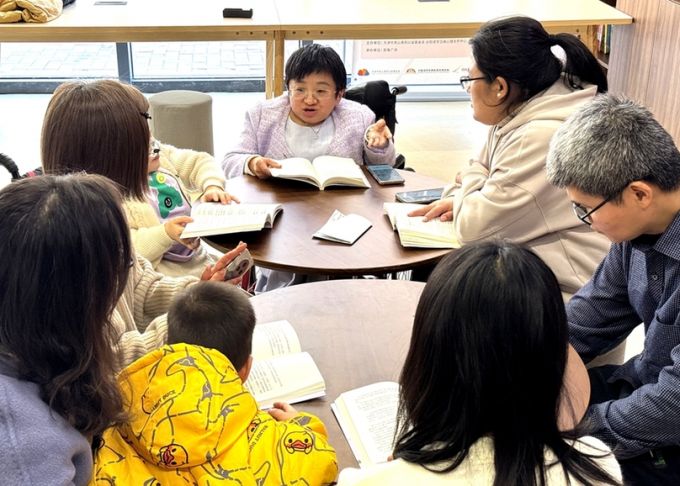 新春走下层｜从受助到助东谈主，“玻璃女孩”魏瑞红的素丽东谈主生