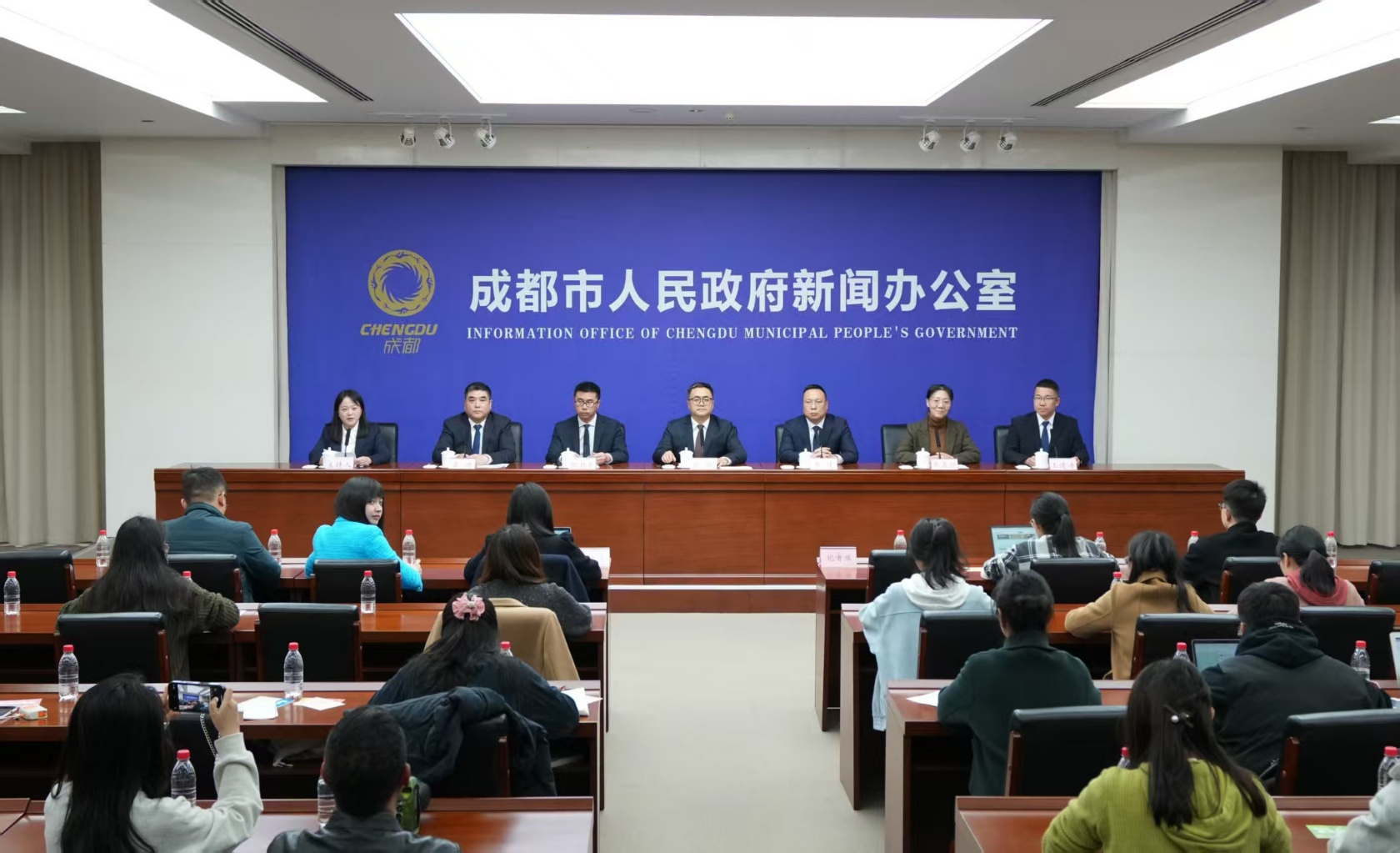 发布会上，邛崃市政府副市长王建涛回答了记者提问，介绍了邛酒产业发展和春糖会期间邛崃活动筹备情况。