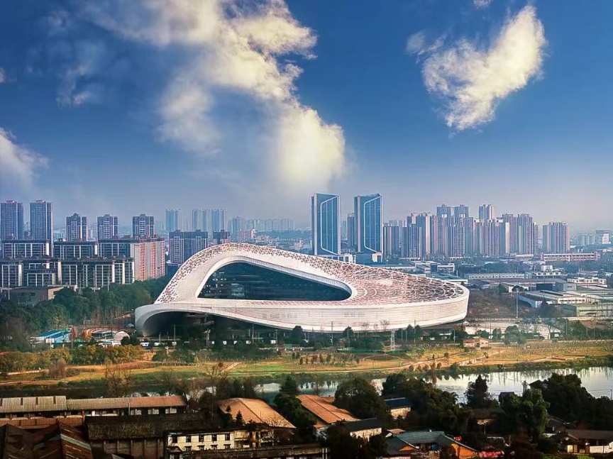 成都市高度重视酒类产业发展，去年10月专门出台了《成都市邛崃区域酒类产业发展促进办法》，作为成都酒类产业的主承载地，本届春糖会，邛崃将设置分会场，推出“邛酒相随·崃就购了”、“花开春糖·醉香邛崃”等主题特色活动，让更多行业人士、市民和游客朋友认识产区、了解产区，感受产区生态之美和发展之势。