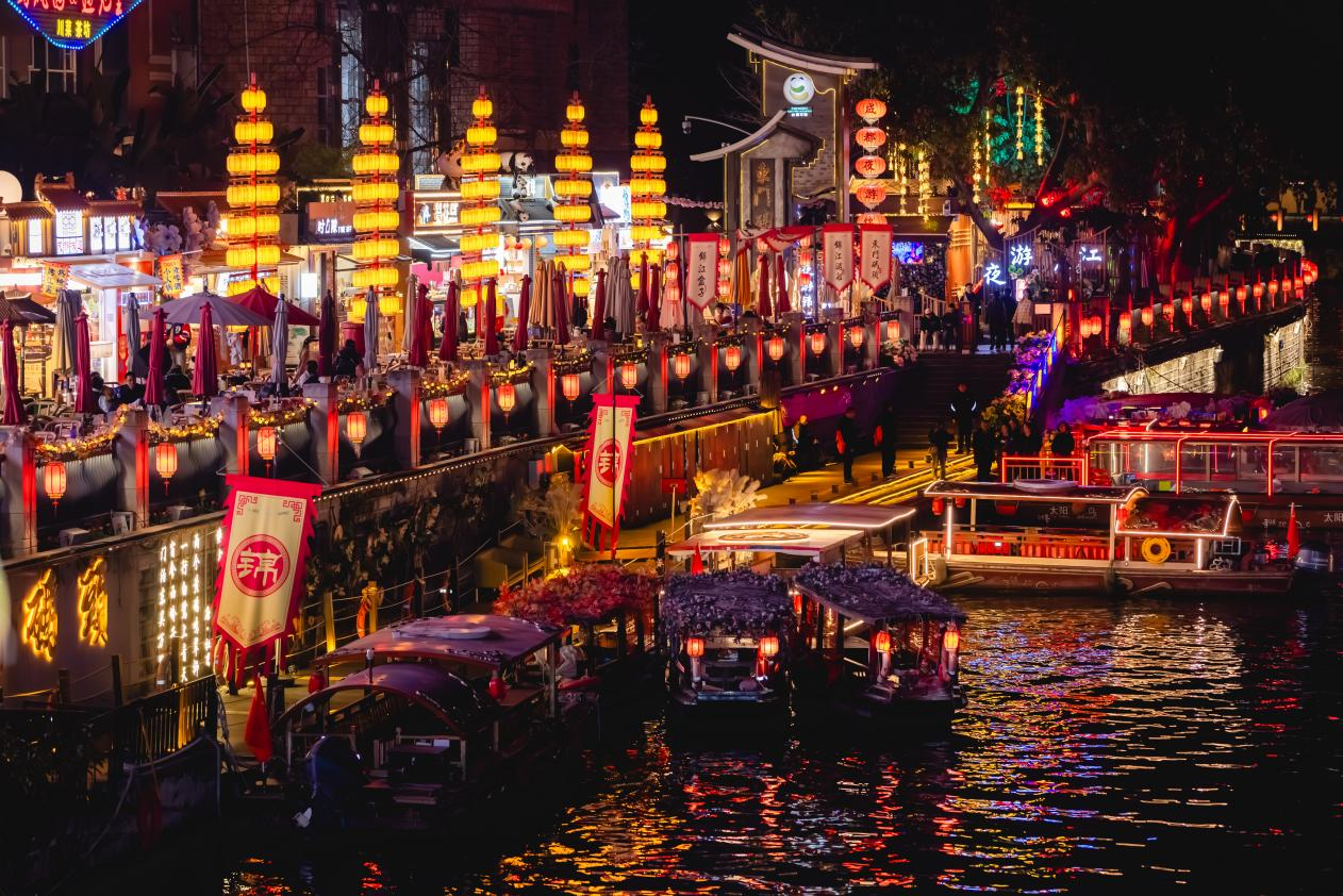 ▲夜游锦江东门码头