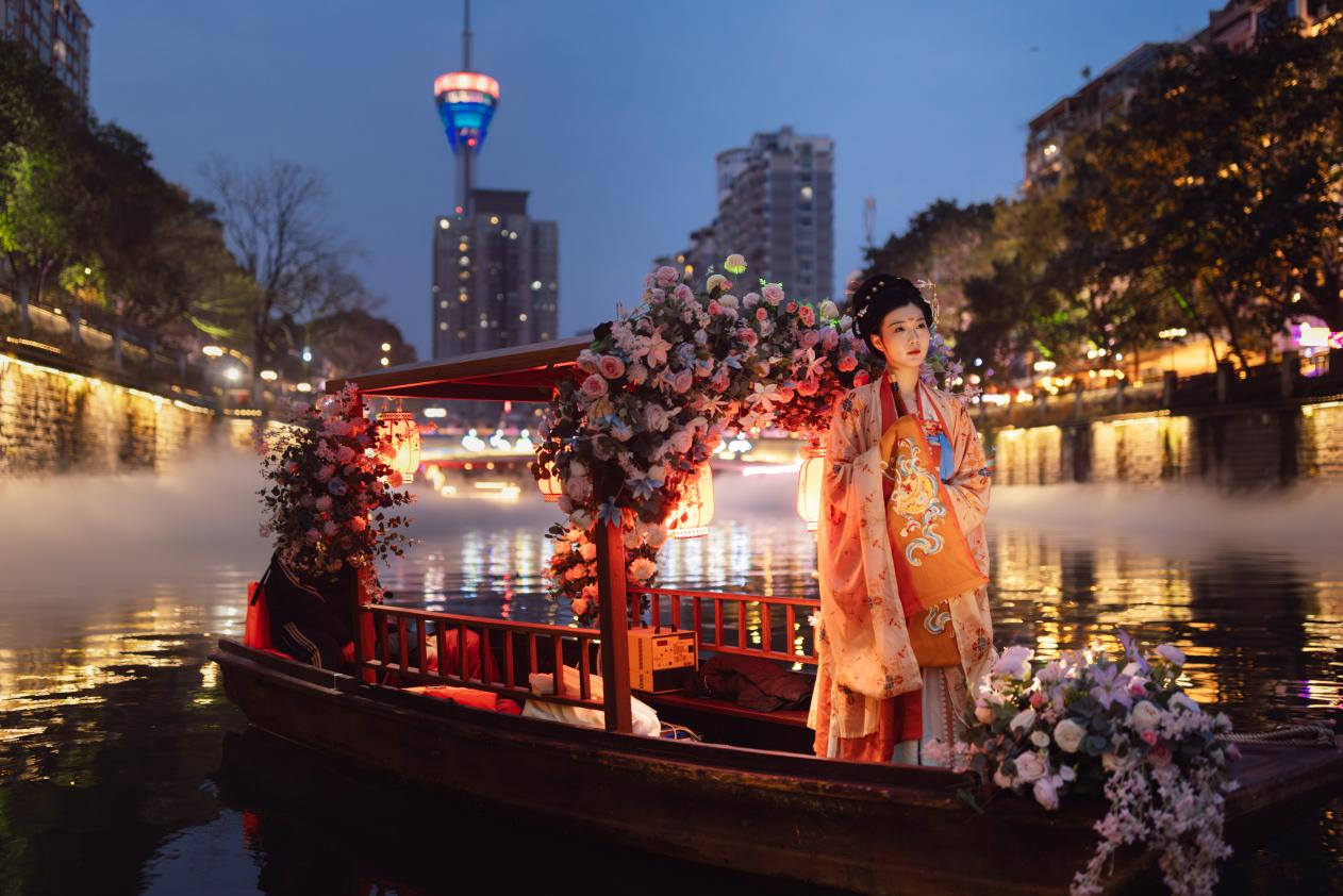 ▲夜游锦江仙境游船1