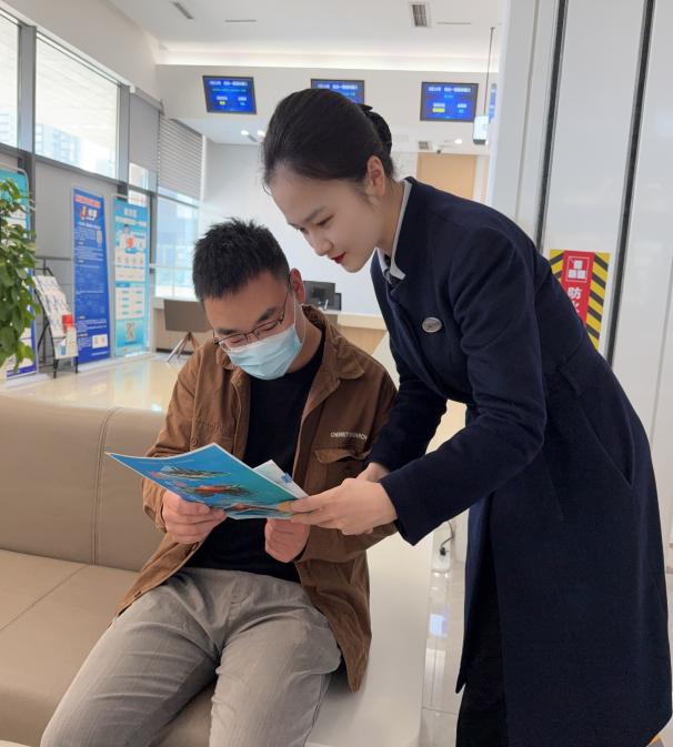 ▲青羊区审批局宣传水务知识（图源：青羊区河长办）1