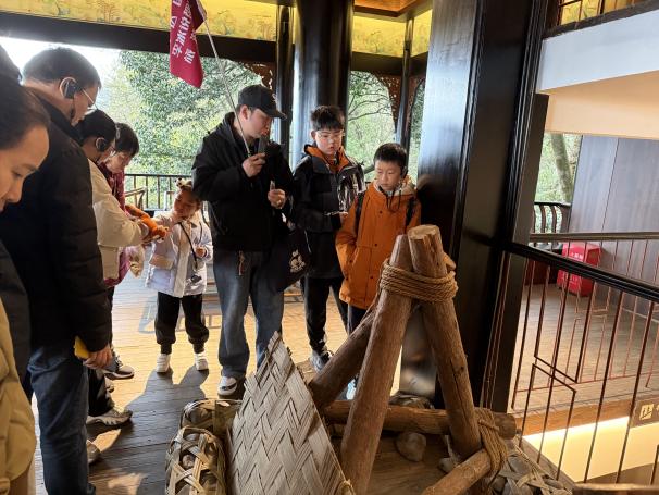 ▲“探秘水的旅程”活动现场（图源：青羊区河长办）1