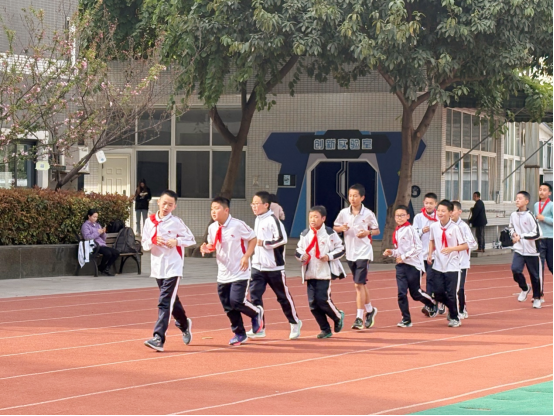 “云表球台”启用 成都市七中育才学校学说念分校楼顶体育场景再上新 989