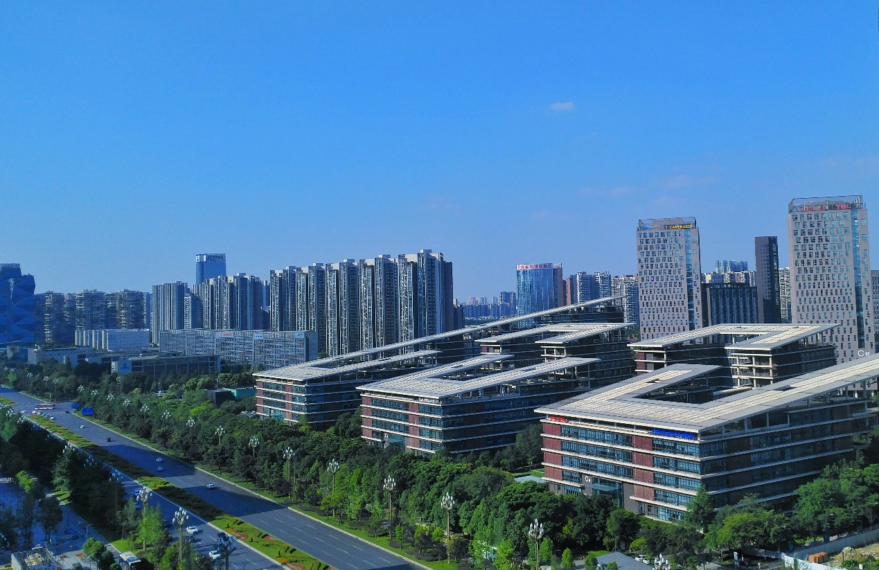 天府绛溪实验室所在的成都未来科技城,由成都高新区主导建设,正加速构建新兴产业和未来产业的主要承载地。此次机器人大脑技术创新中心的成立,将进一步夯实成都未来科技城在具身智能产业的创新策源能力。依托高能级科创平台和持续完善的科技创新生态体系,成都未来科技城将持续推进具身智能、低空经济、量子科技等前沿领域的技术攻关和科技成果落地,吸引更多高端人才和优质项目汇聚,助力成都高新区加快打造世界一流高科技产业园区。