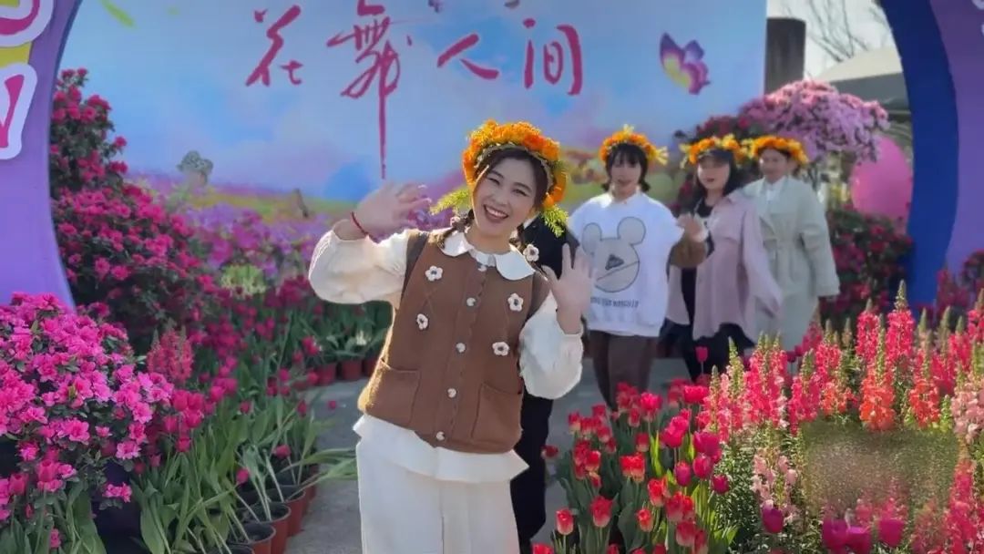 大赛共征集436部作品。在“青”们的作品中，我们看到新津的万千惊喜持续生发，摄影达人们用慢镜头捕捉非遗竹编的指尖流转，航拍高手定格梨花溪的春日胜景，美食博主们带你“嗦”地道黄辣丁的烟火气。