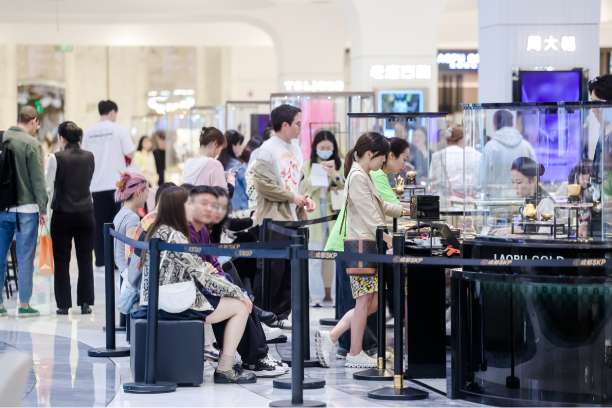 2025-04-27  成都高新区推行离境退税“即买即退  当日成都SKP诞生首单“即时退税”（新闻通稿和图片） (1)1002